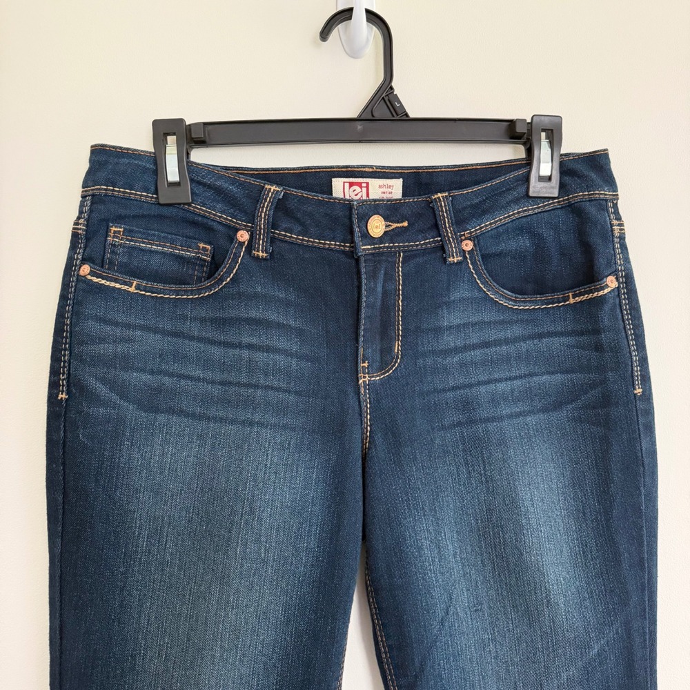 LEI Low Rise Dark Wash Bootcut Jeans Y2K Embroidered Pockets Size 9 - Picture 3 of 7
